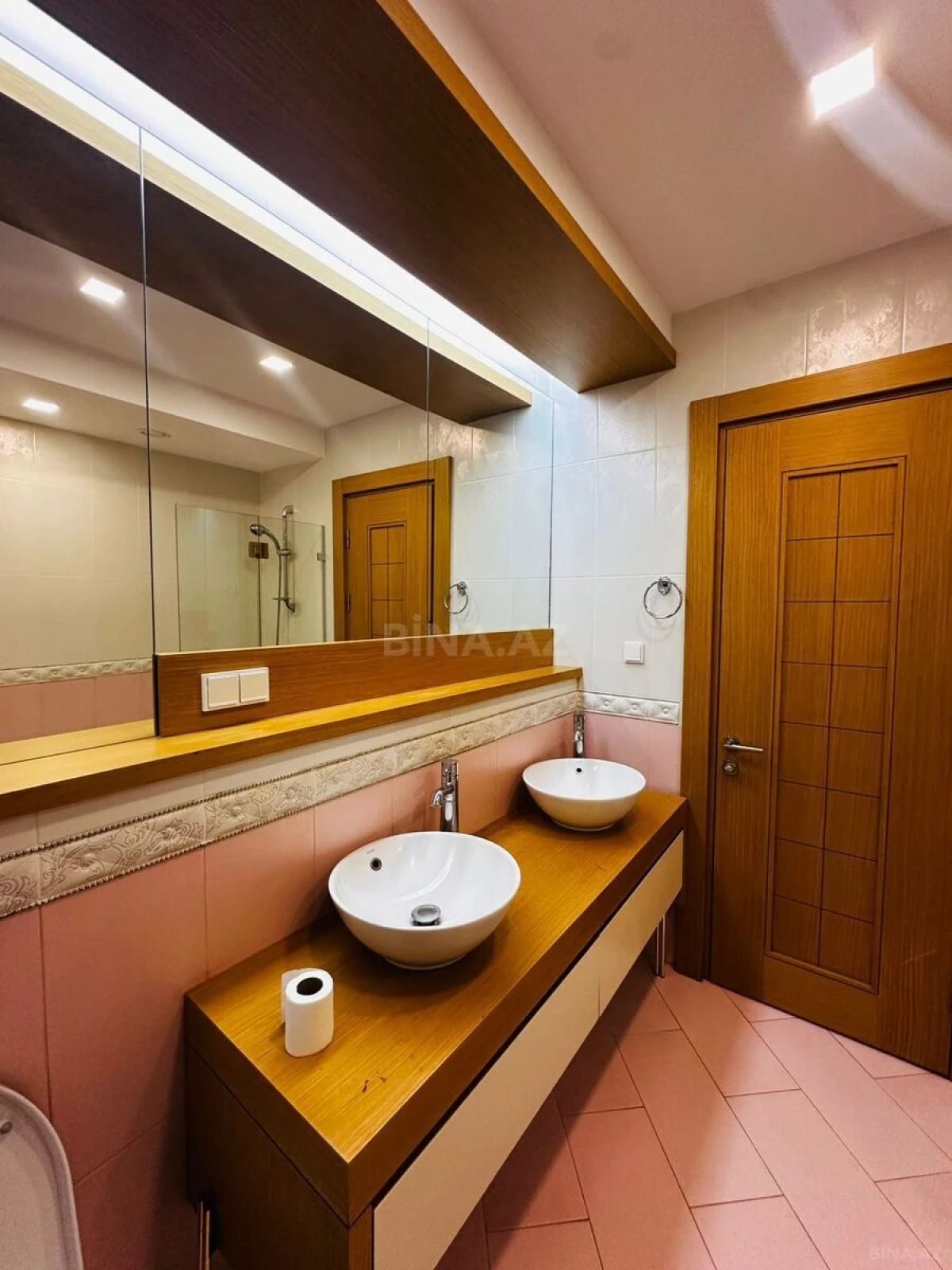 Kirayə verilir 5 otaqlı mənzil 250 m²