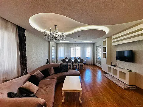 Kirayə verilir 5 otaqlı mənzil 250 m²