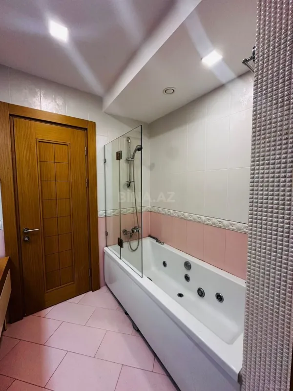 Kirayə verilir 5 otaqlı mənzil 250 m²