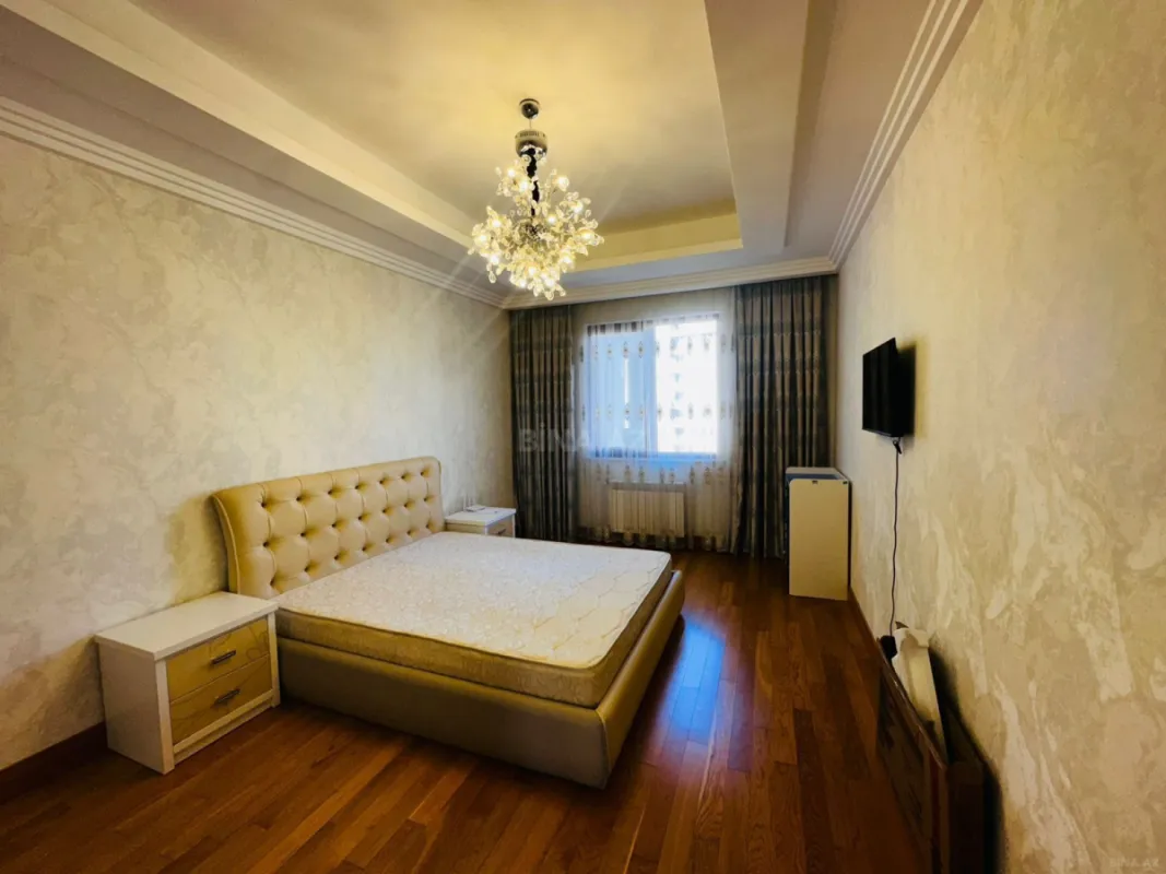 Kirayə verilir 5 otaqlı mənzil 250 m²