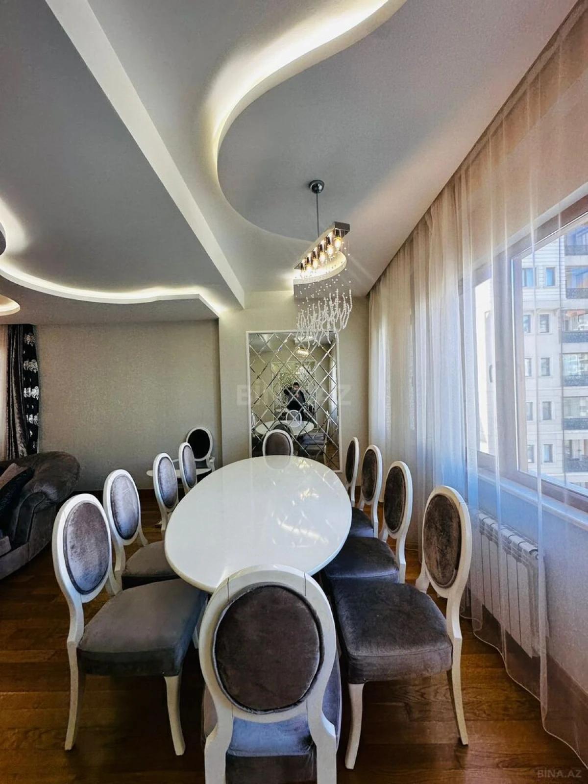 Kirayə verilir 5 otaqlı mənzil 250 m²