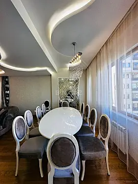 Kirayə verilir 5 otaqlı mənzil 250 m²