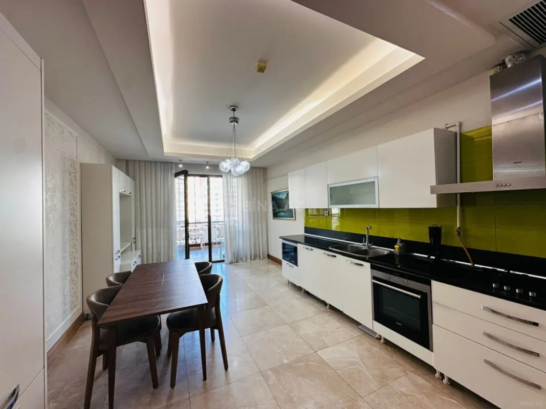 Kirayə verilir 5 otaqlı mənzil 250 m²