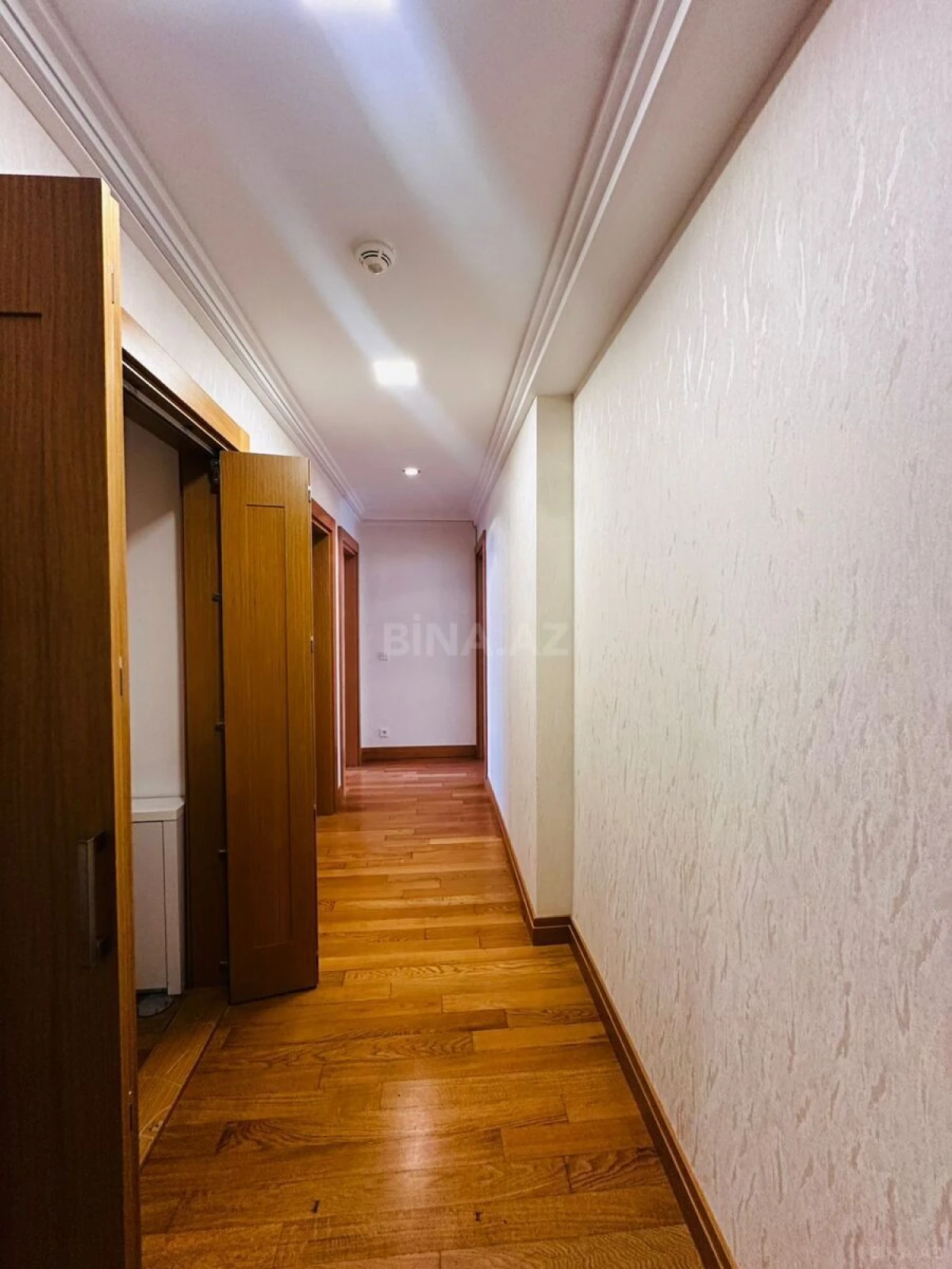 Kirayə verilir 5 otaqlı mənzil 250 m²