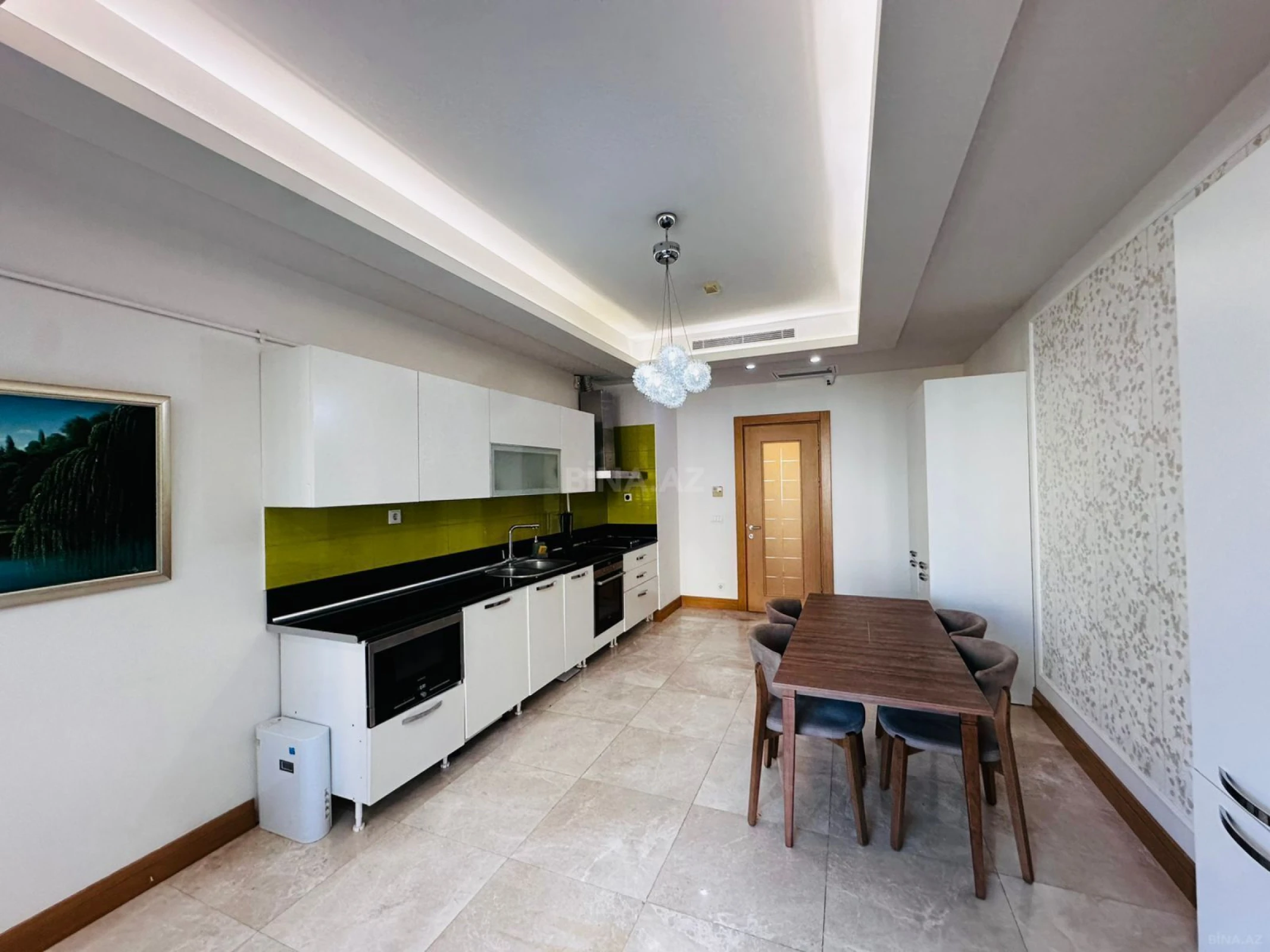 Kirayə verilir 5 otaqlı mənzil 250 m²