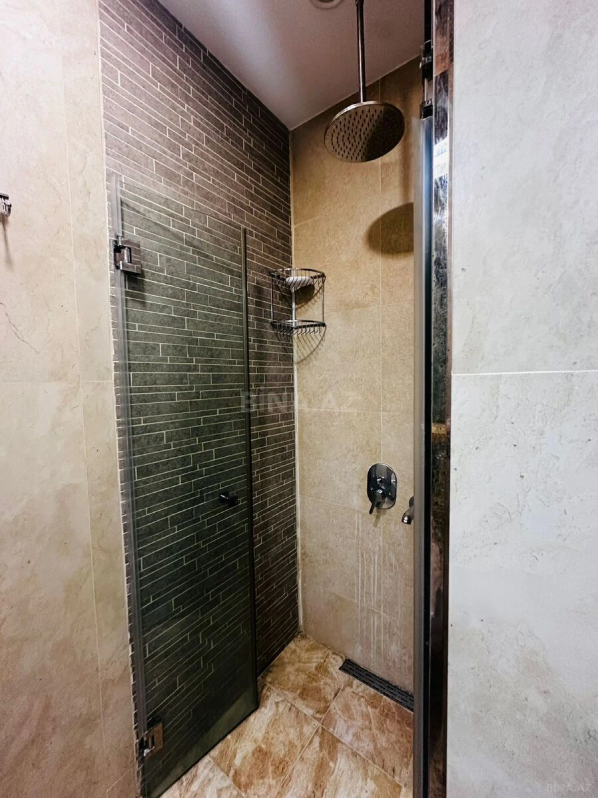 Kirayə verilir 5 otaqlı mənzil 250 m²