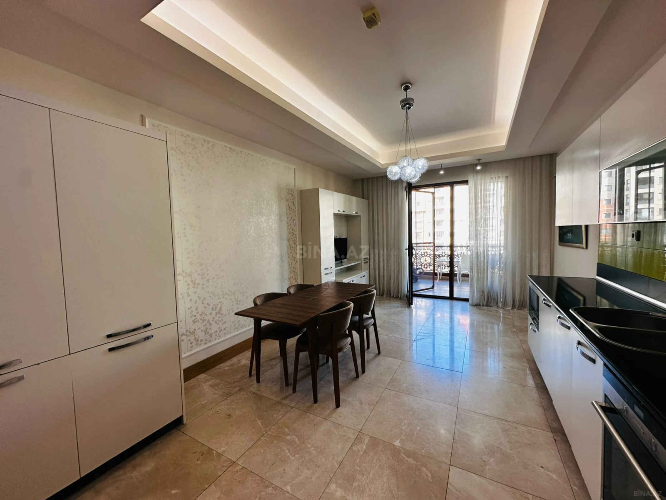 Kirayə verilir 5 otaqlı mənzil 250 m²