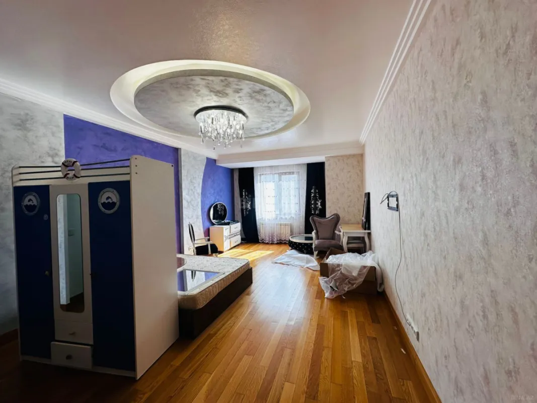 Kirayə verilir 5 otaqlı mənzil 250 m²