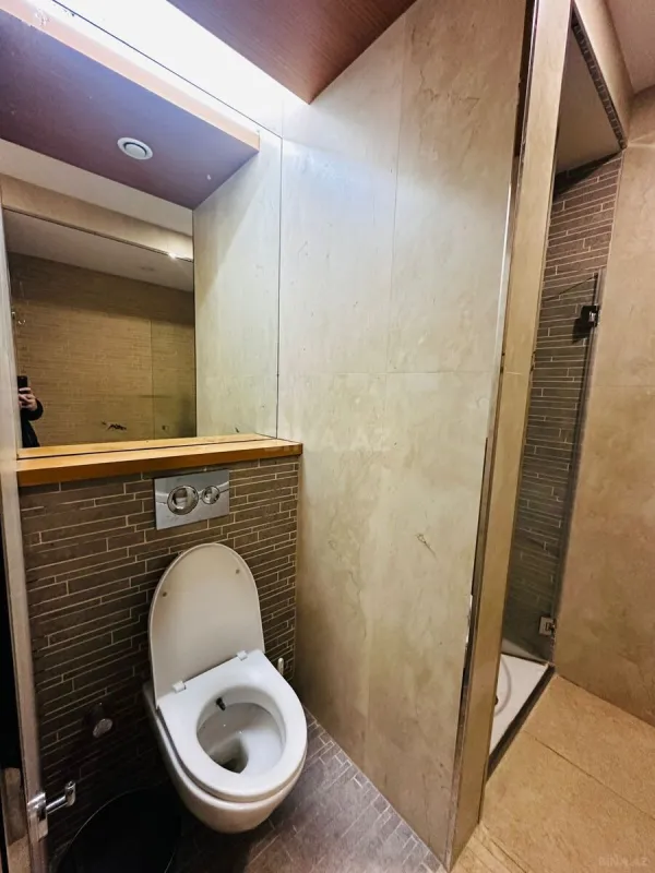 Kirayə verilir 5 otaqlı mənzil 250 m²