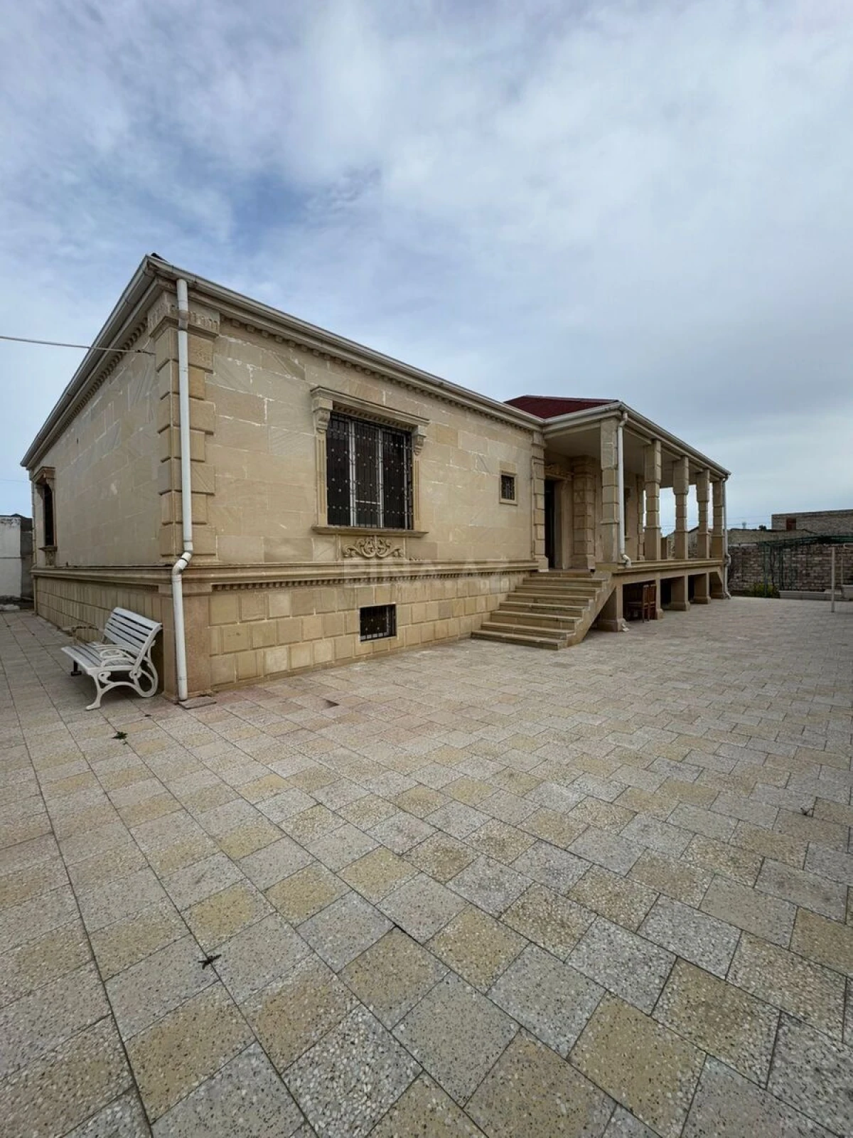 Satılır 4 otaqlı həyət evi 278 m²