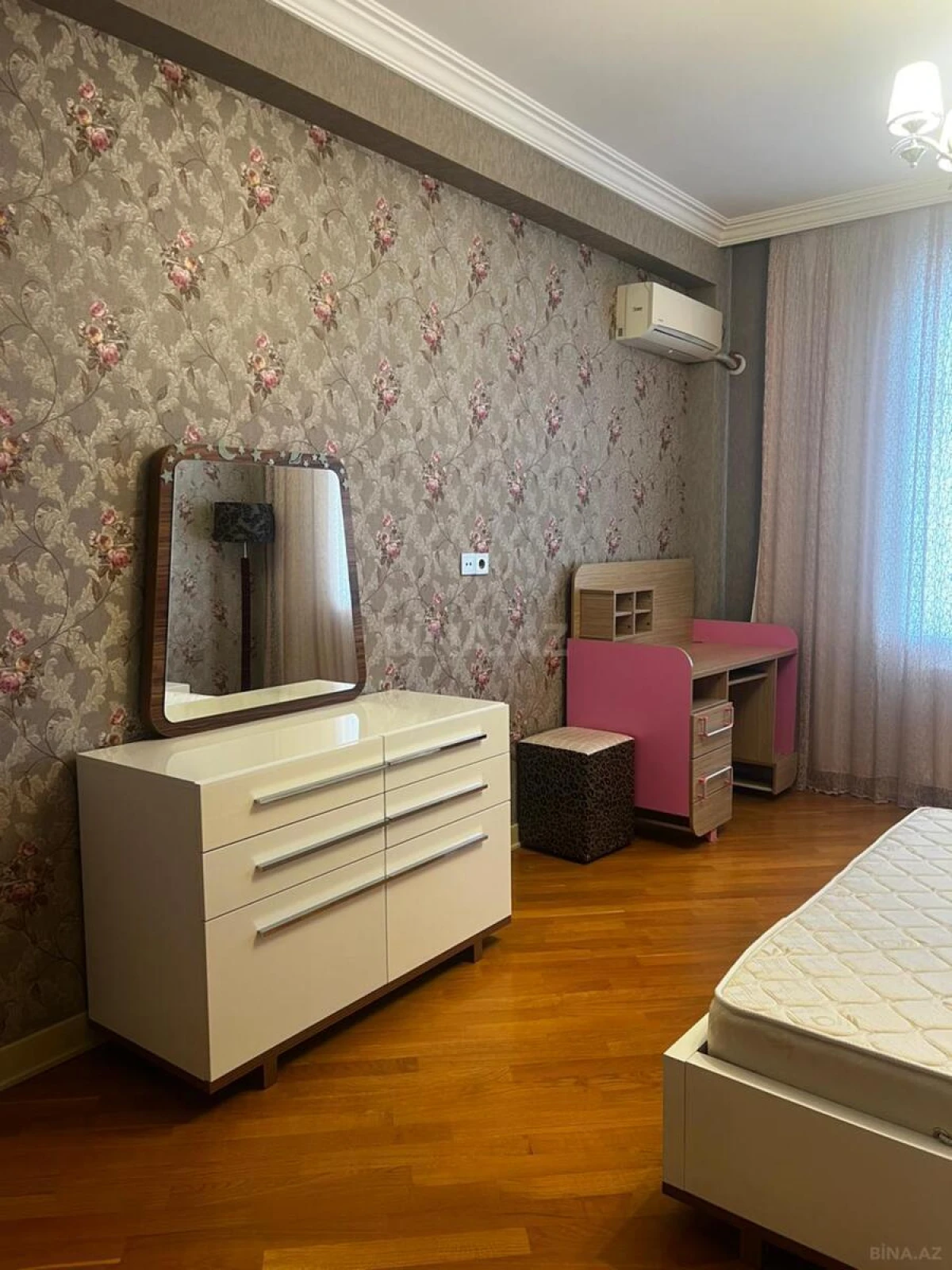 Kirayə verilir 3 otaqlı mənzil 125 m²