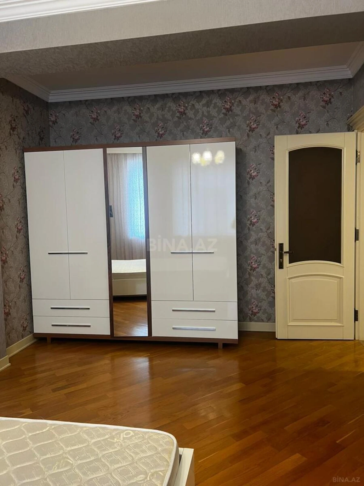 Kirayə verilir 3 otaqlı mənzil 125 m²