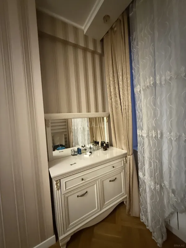 Satılır 3 otaqlı mənzil 122.1 m²