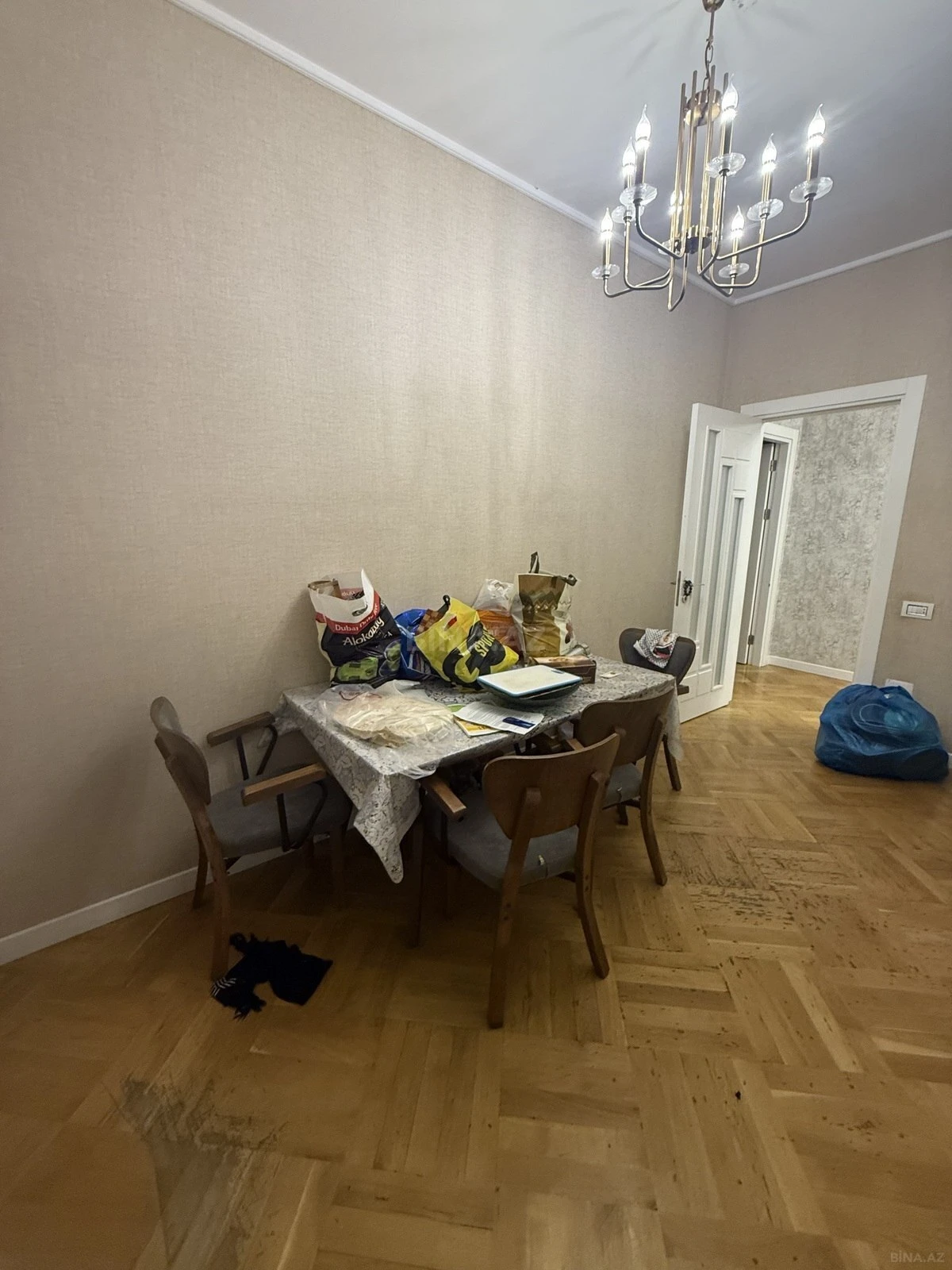 Satılır 3 otaqlı mənzil 122.1 m²