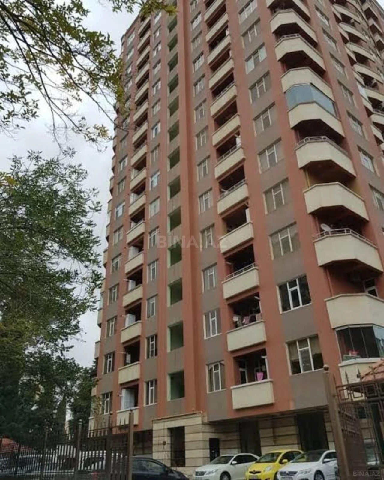 Satılır 3 otaqlı mənzil 122.1 m²