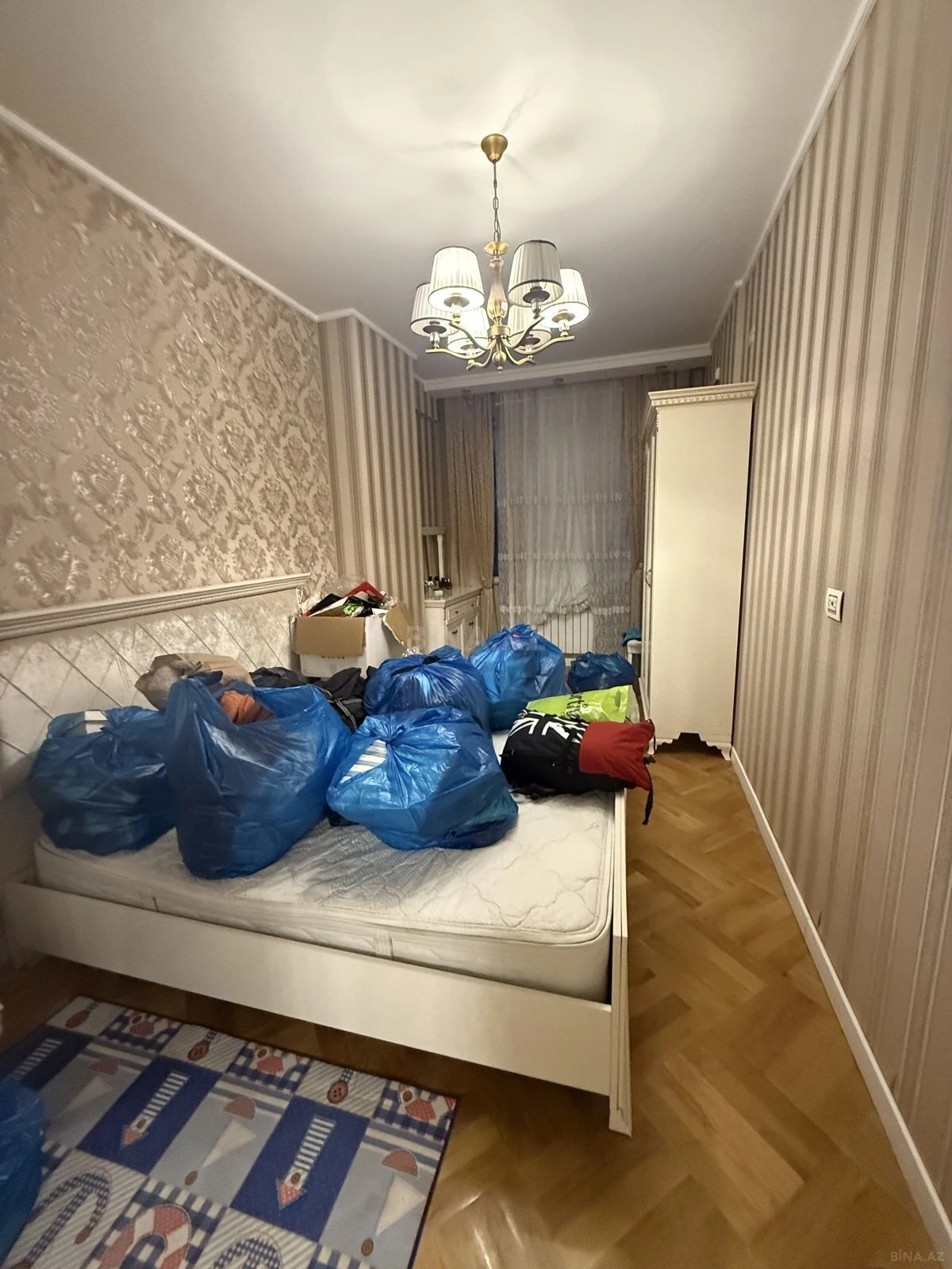 Satılır 3 otaqlı mənzil 122.1 m²