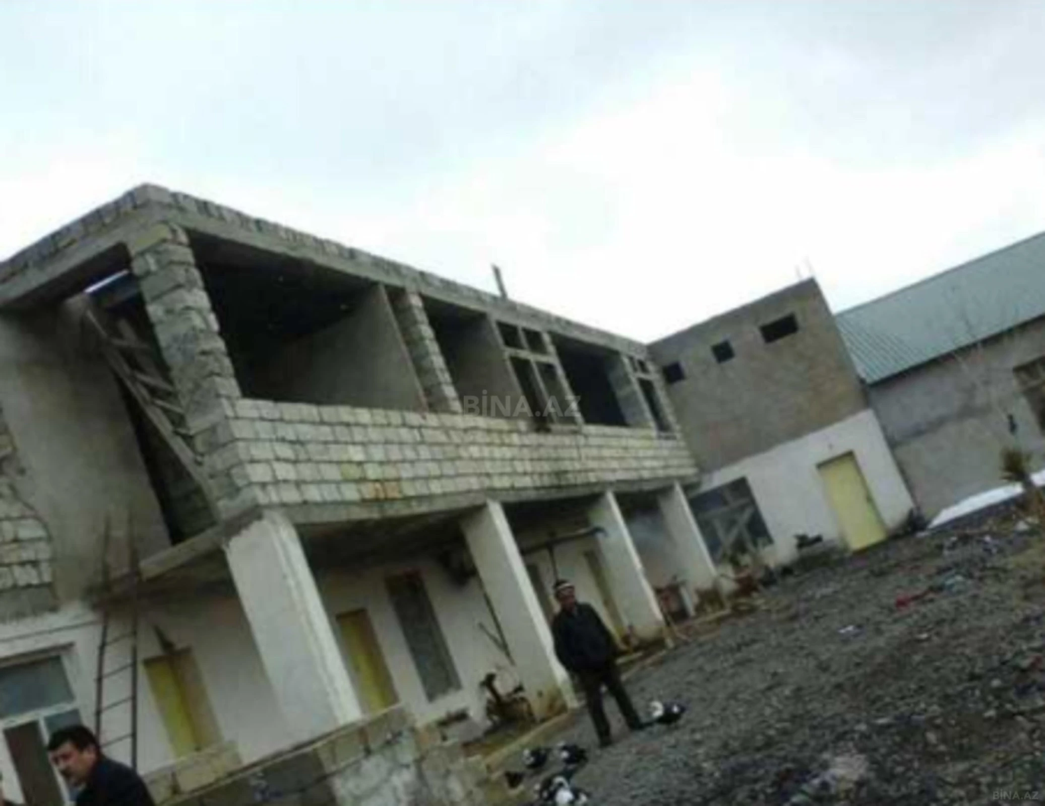 Satılır obyekt 135 m²