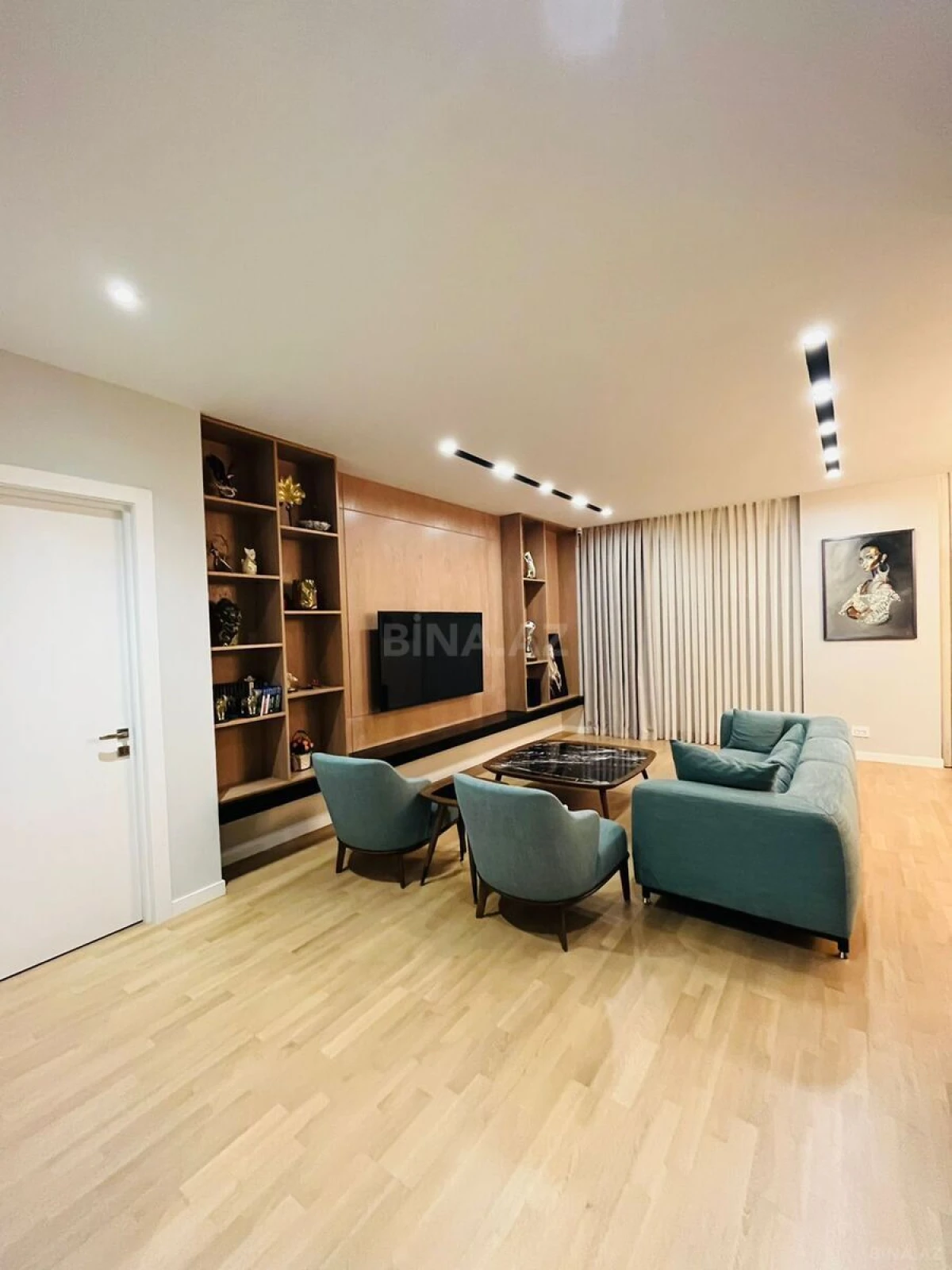 Satılır 3 otaqlı mənzil 150 m²