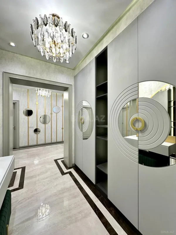 Satılır 4 otaqlı mənzil 180 m²