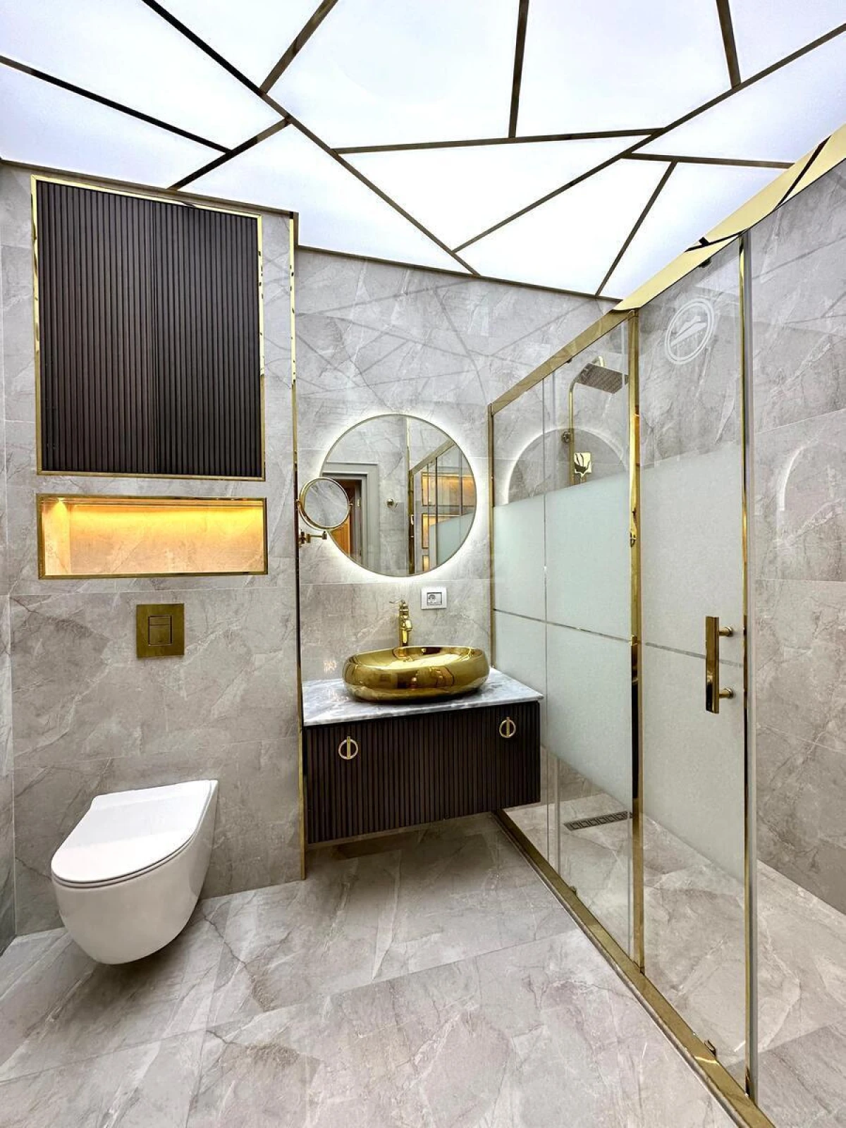 Satılır 4 otaqlı mənzil 180 m²