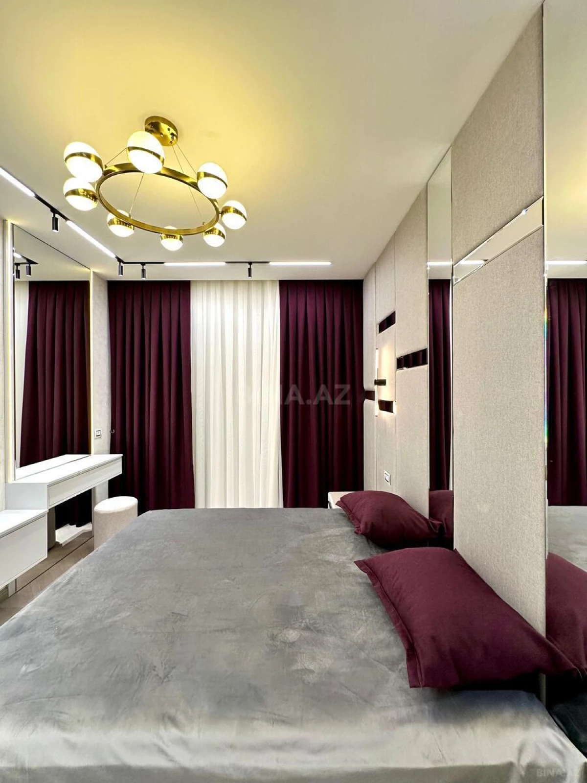 Satılır 4 otaqlı mənzil 180 m²