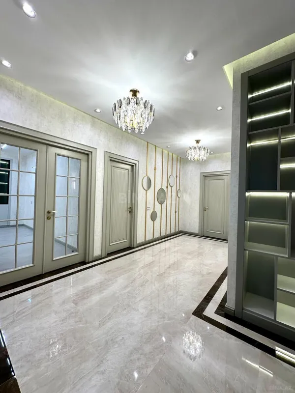 Satılır 4 otaqlı mənzil 180 m²