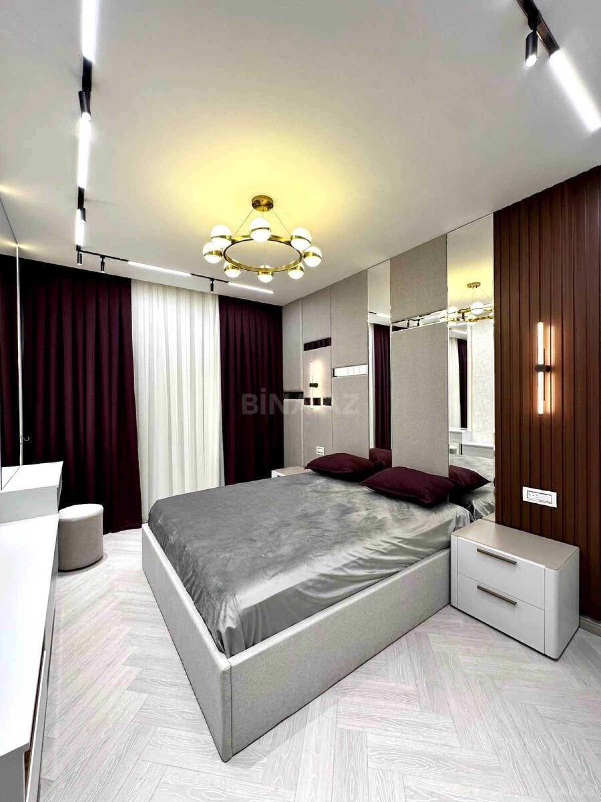 Satılır 4 otaqlı mənzil 180 m²