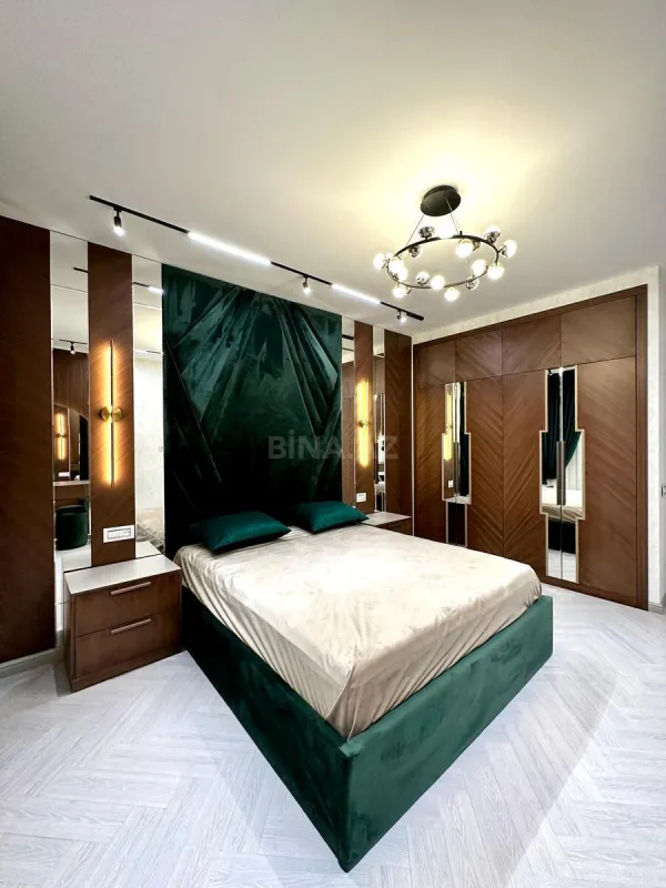 Satılır 4 otaqlı mənzil 180 m²