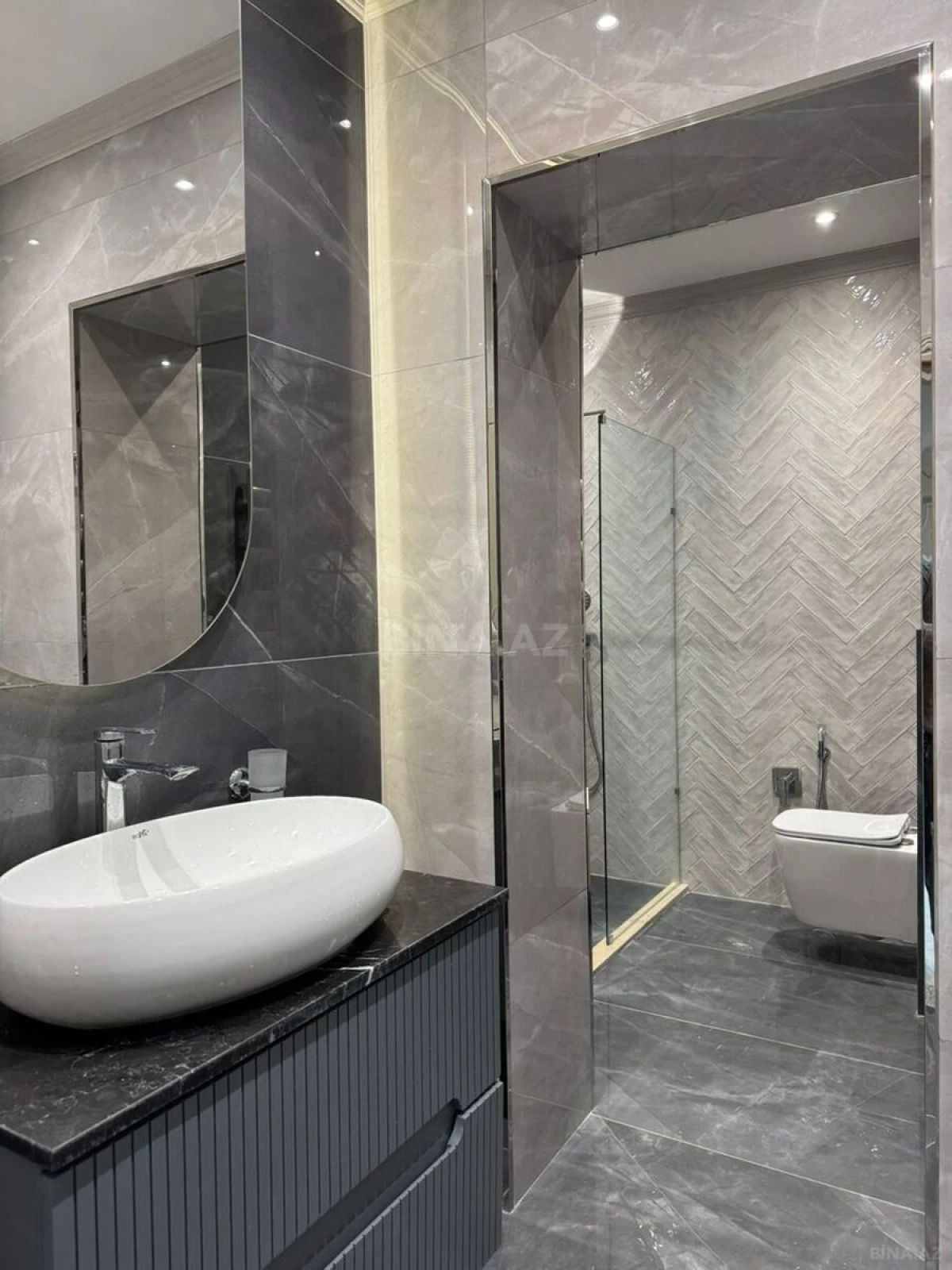 Satılır 2 otaqlı mənzil 68 m²