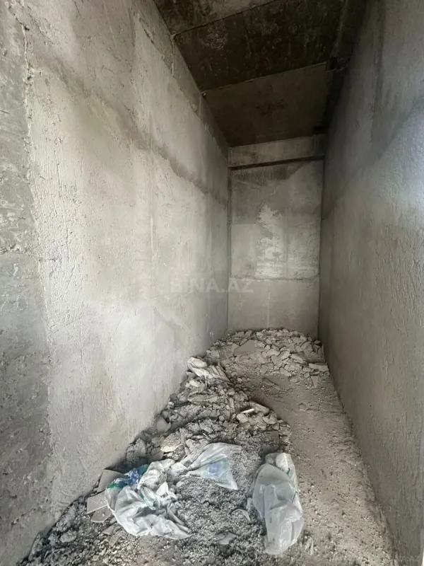 Satılır 5 otaqlı mənzil 700 m²