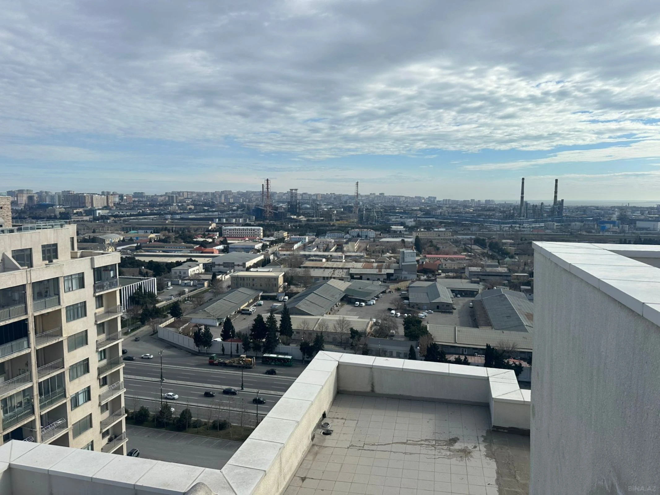 Satılır 5 otaqlı mənzil 700 m²