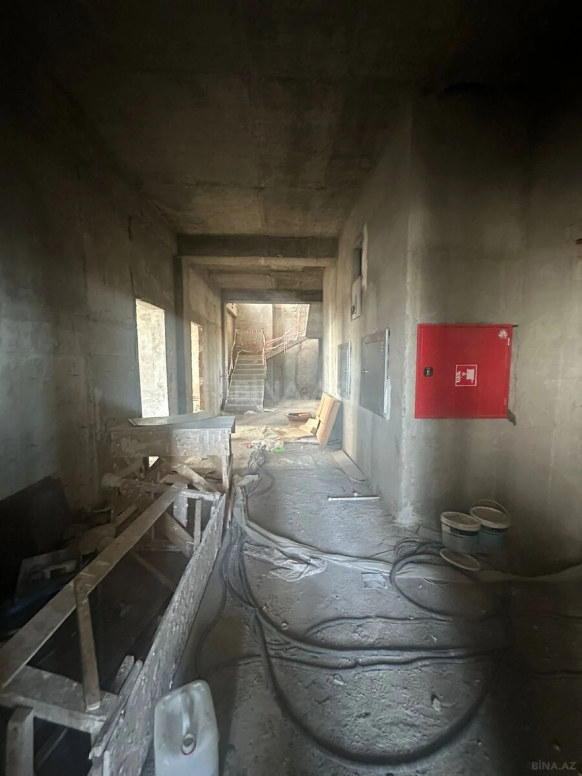 Satılır 5 otaqlı mənzil 700 m²