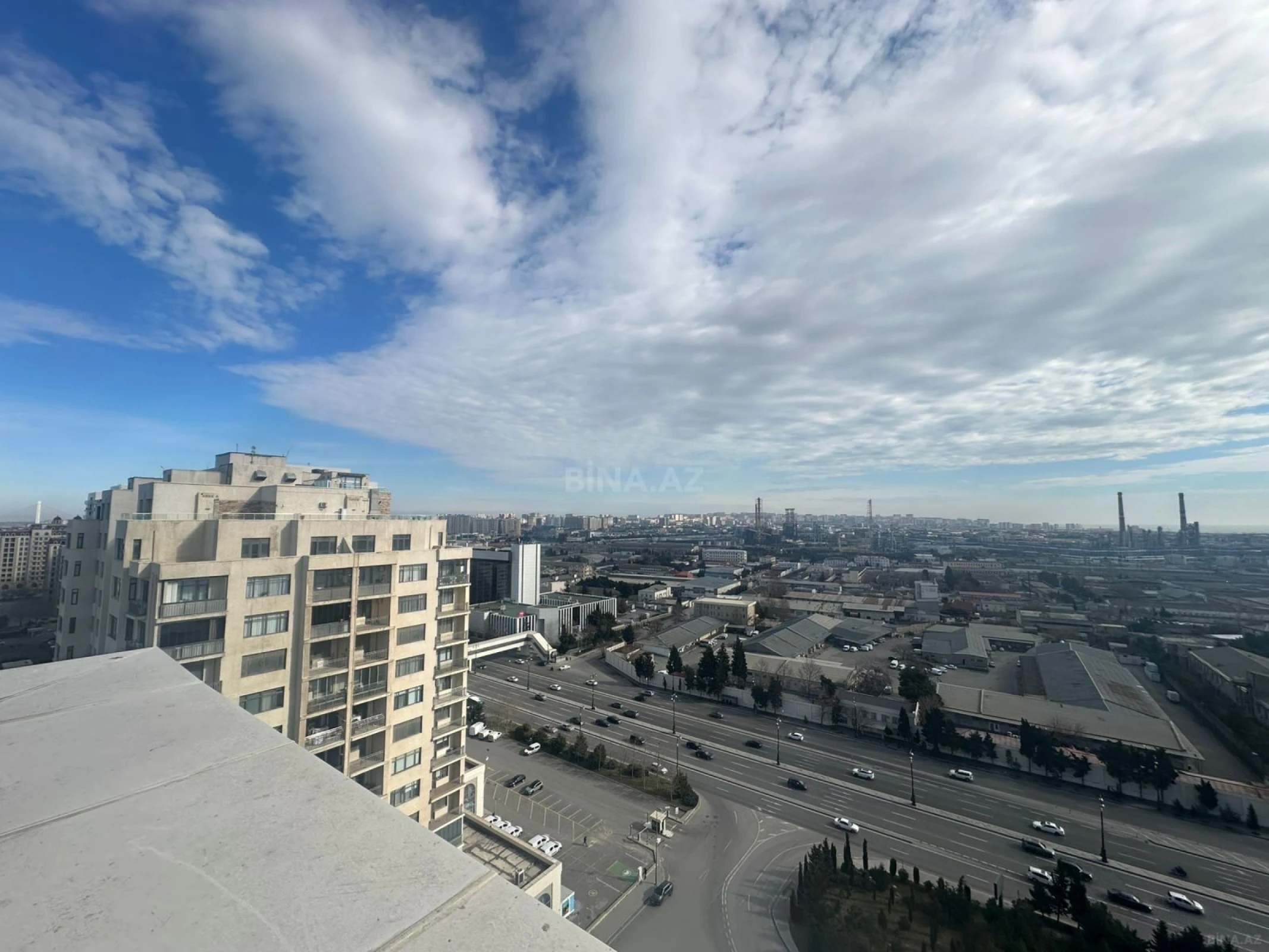 Satılır 5 otaqlı mənzil 700 m²