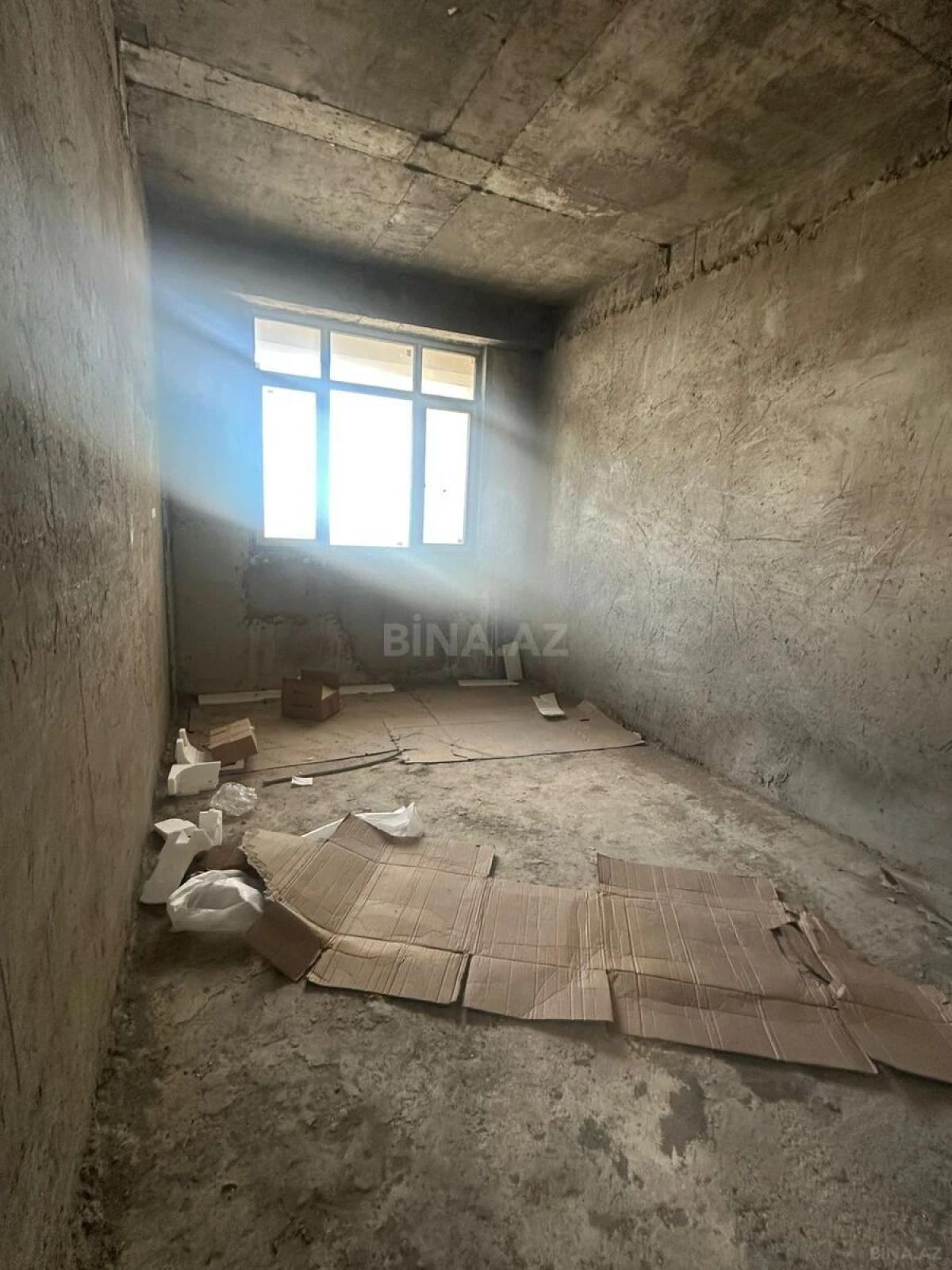 Satılır 5 otaqlı mənzil 700 m²