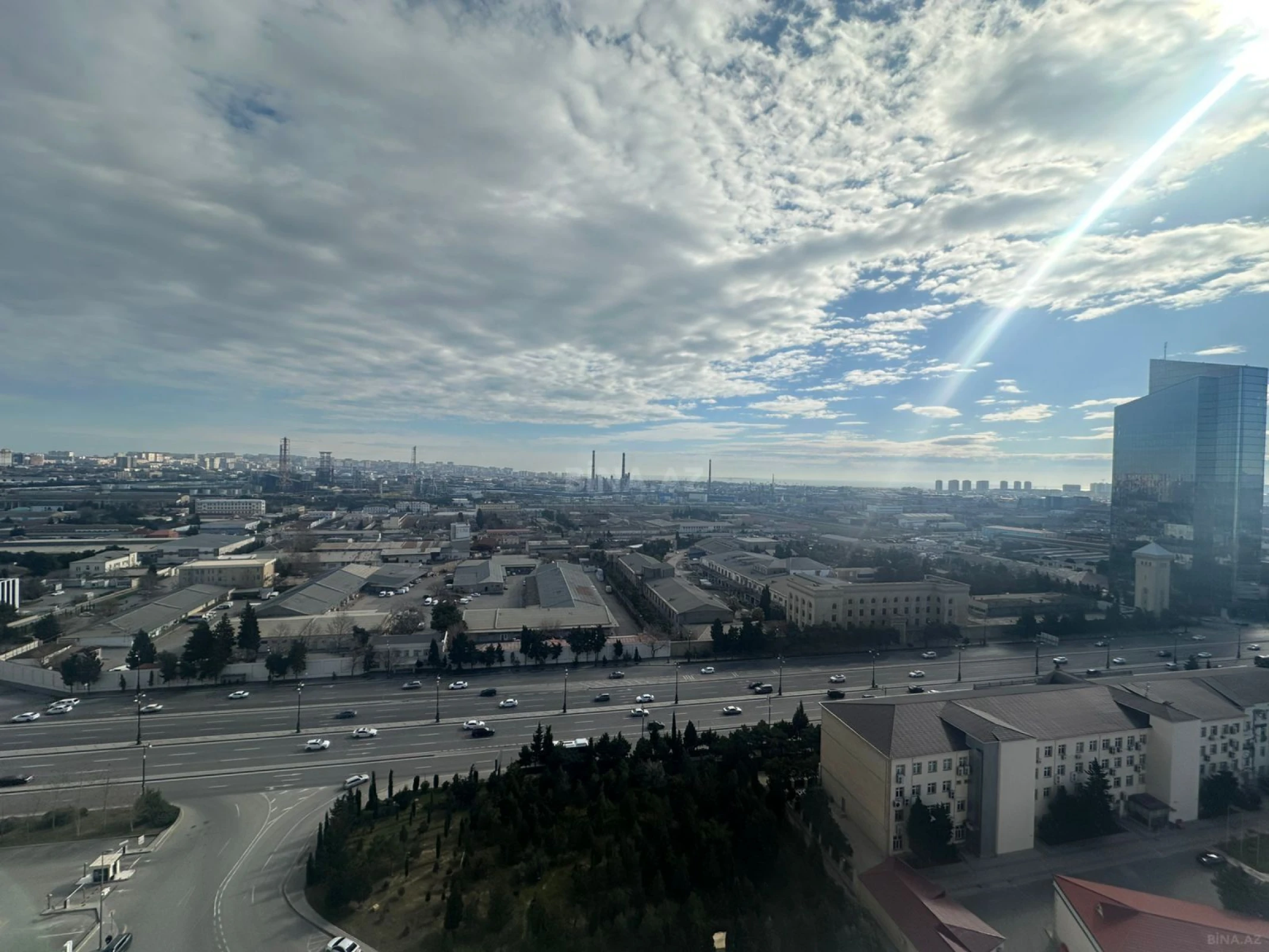 Satılır 5 otaqlı mənzil 700 m²