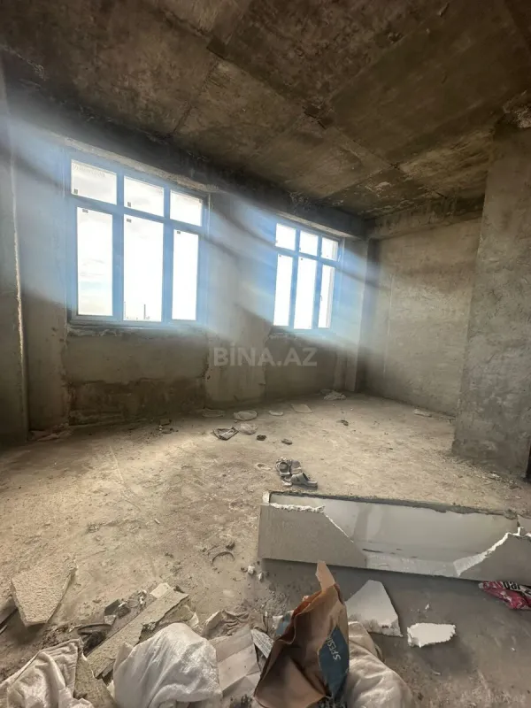 Satılır 5 otaqlı mənzil 700 m²