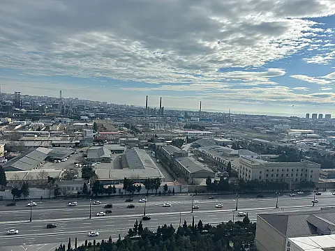 Satılır 5 otaqlı mənzil 700 m²