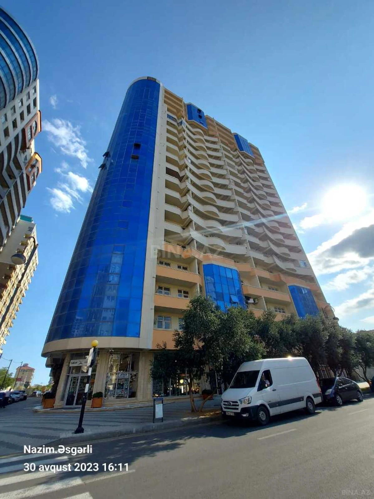 Satılır 4 otaqlı mənzil 180 m²