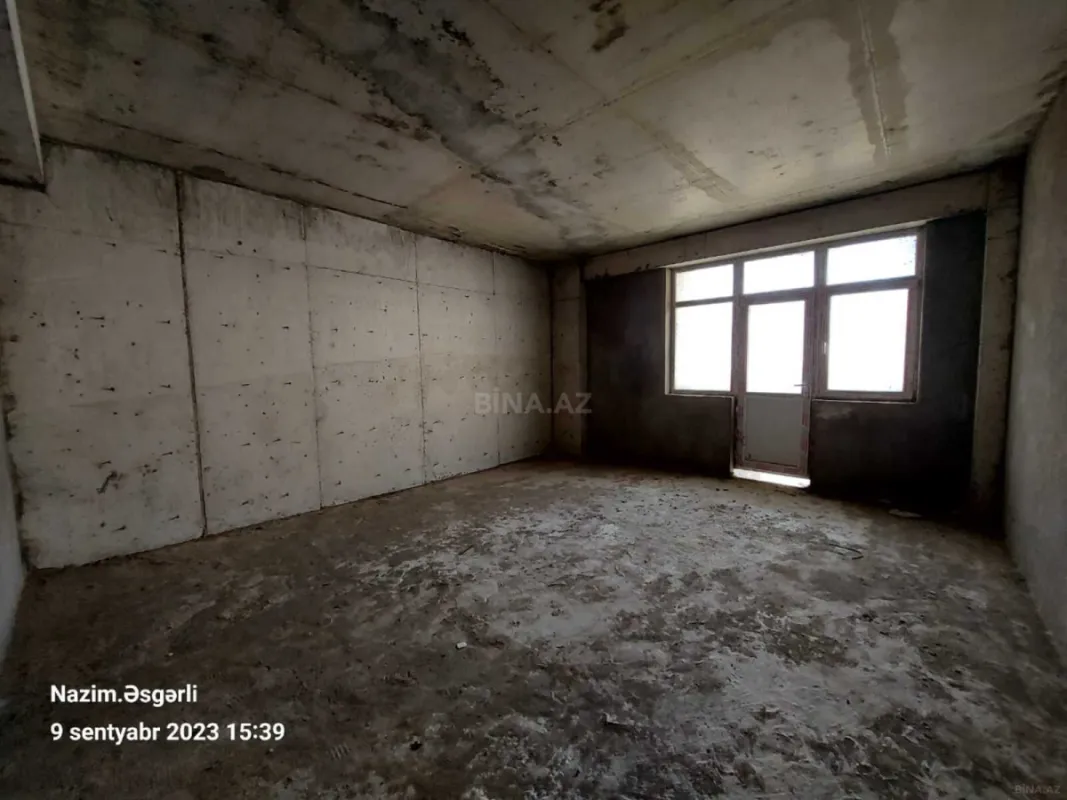 Satılır 4 otaqlı mənzil 180 m²
