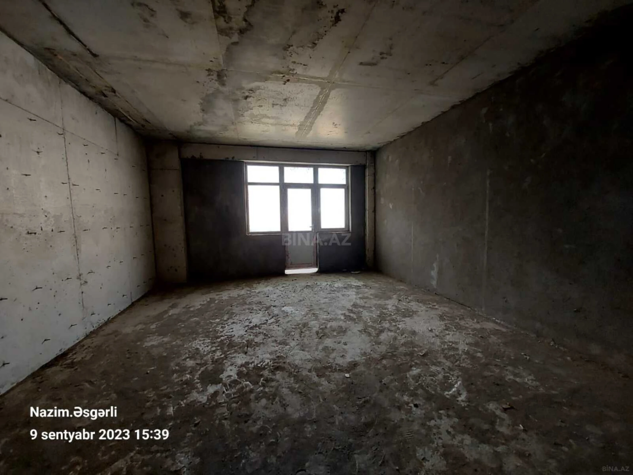 Satılır 4 otaqlı mənzil 180 m²