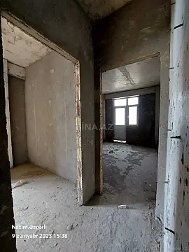 Satılır 4 otaqlı mənzil 180 m²