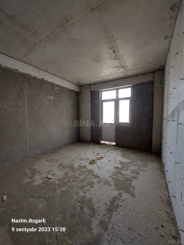 Satılır 4 otaqlı mənzil 180 m²