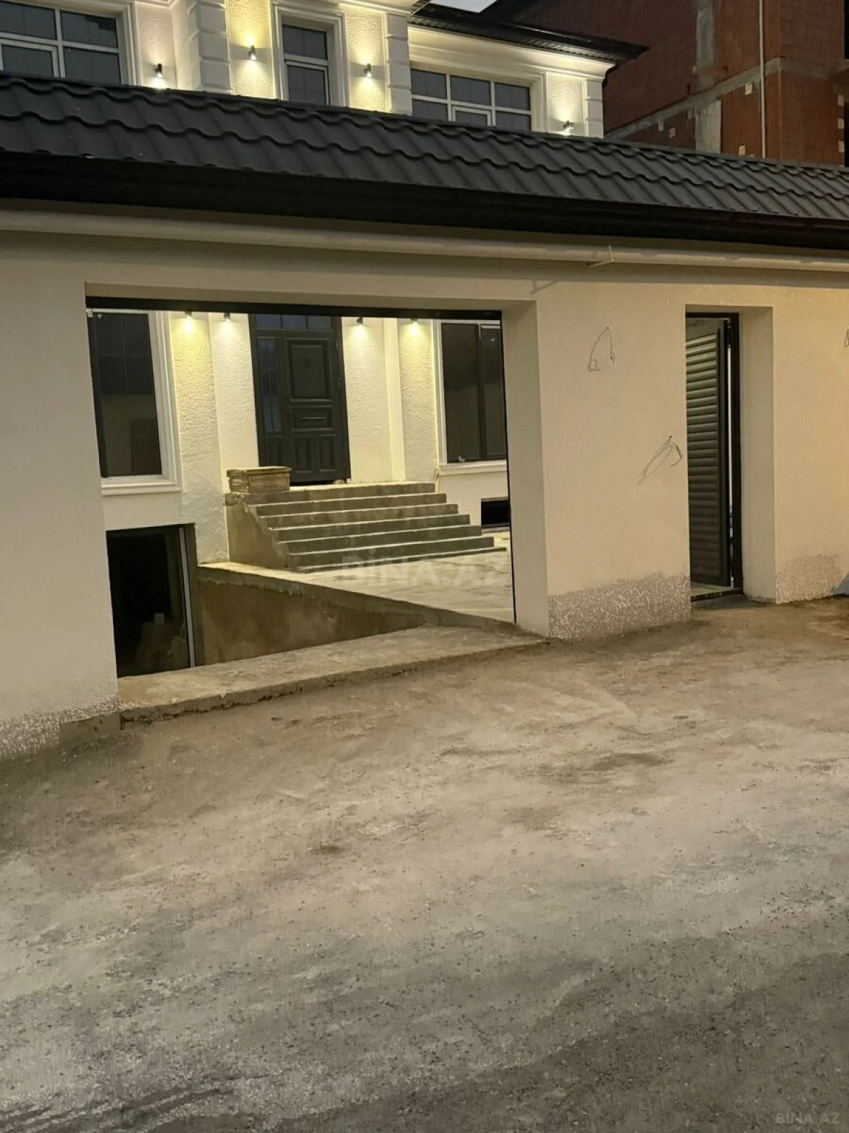 Satılır 6 otaqlı həyət evi 350 m²