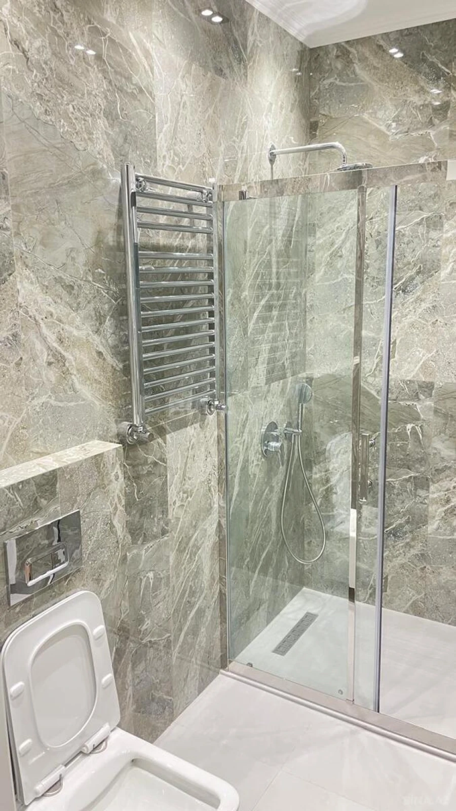 Kirayə verilir 4 otaqlı ofis 135 m²