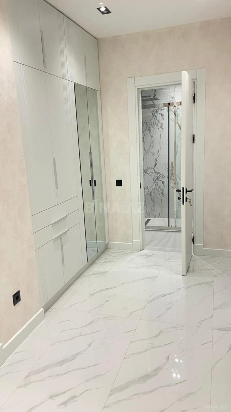 Kirayə verilir 4 otaqlı ofis 135 m²