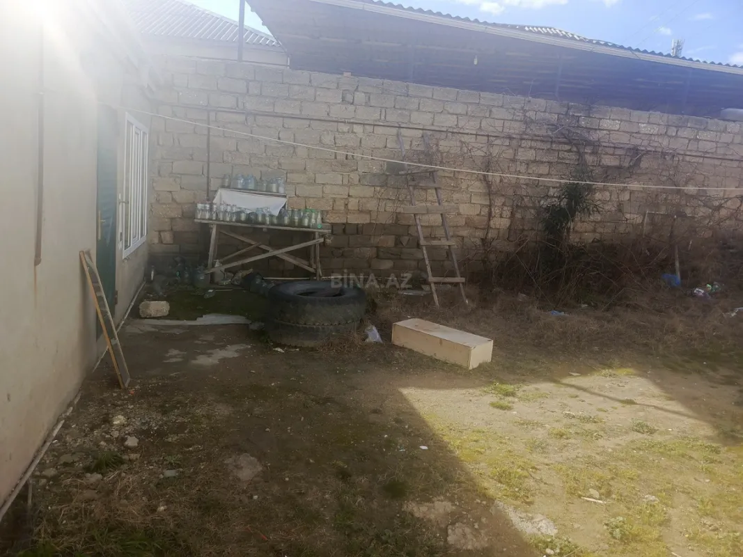 Satılır 3 otaqlı həyət evi 300 m²