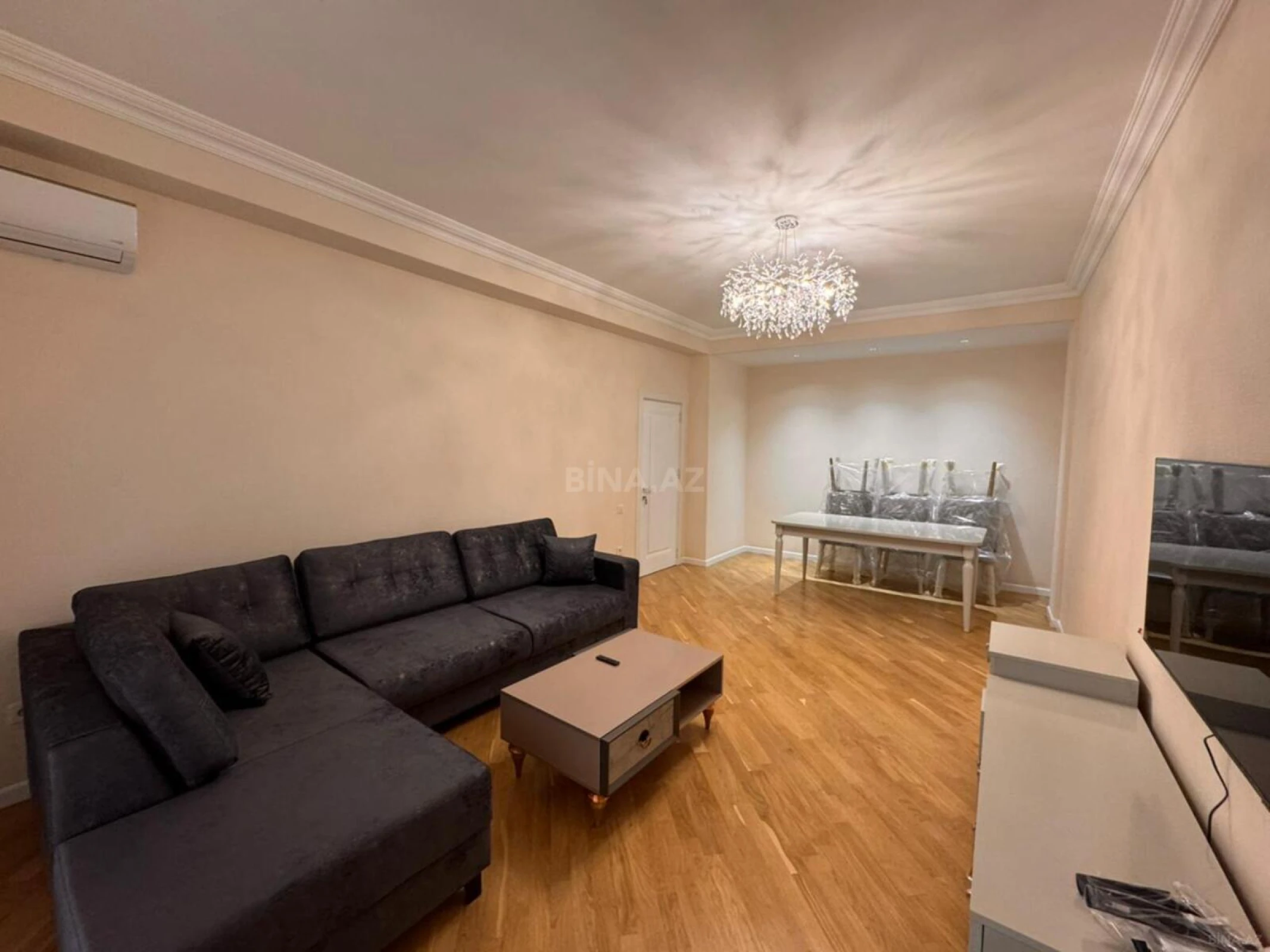 Kirayə verilir 2 otaqlı mənzil 110 m²