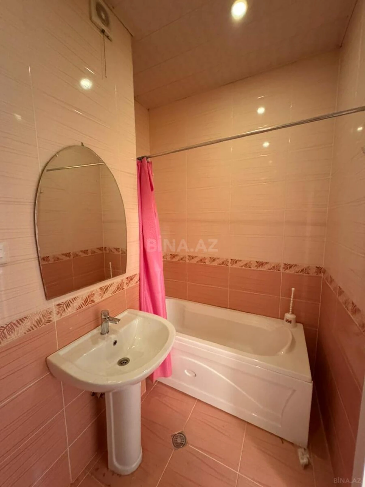 Kirayə verilir 2 otaqlı mənzil 110 m²