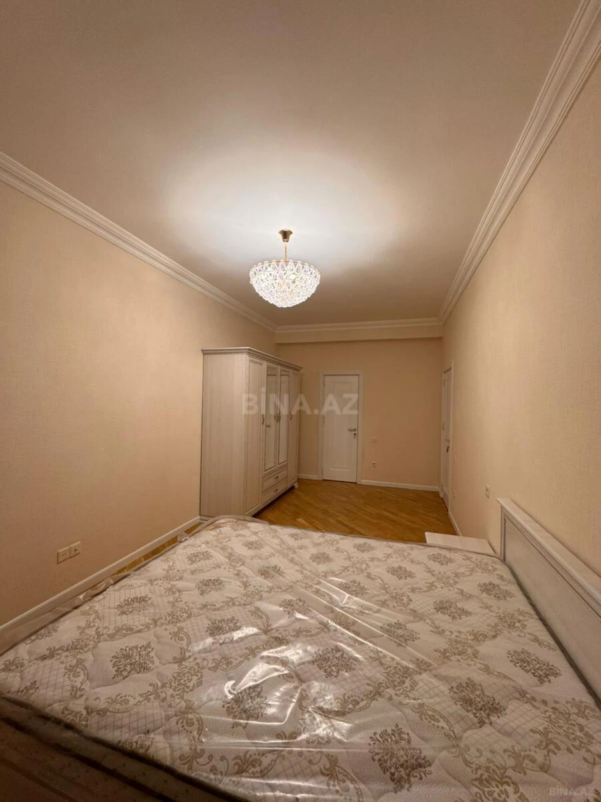 Kirayə verilir 2 otaqlı mənzil 110 m²