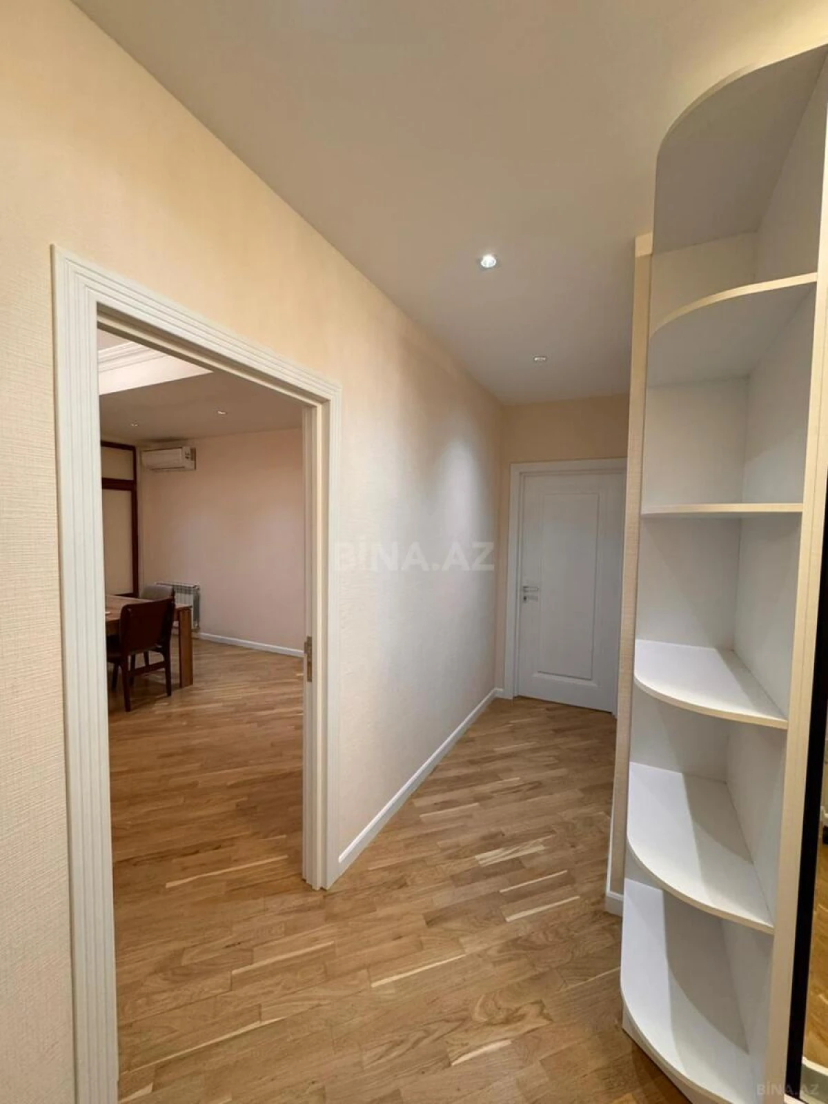 Kirayə verilir 2 otaqlı mənzil 110 m²